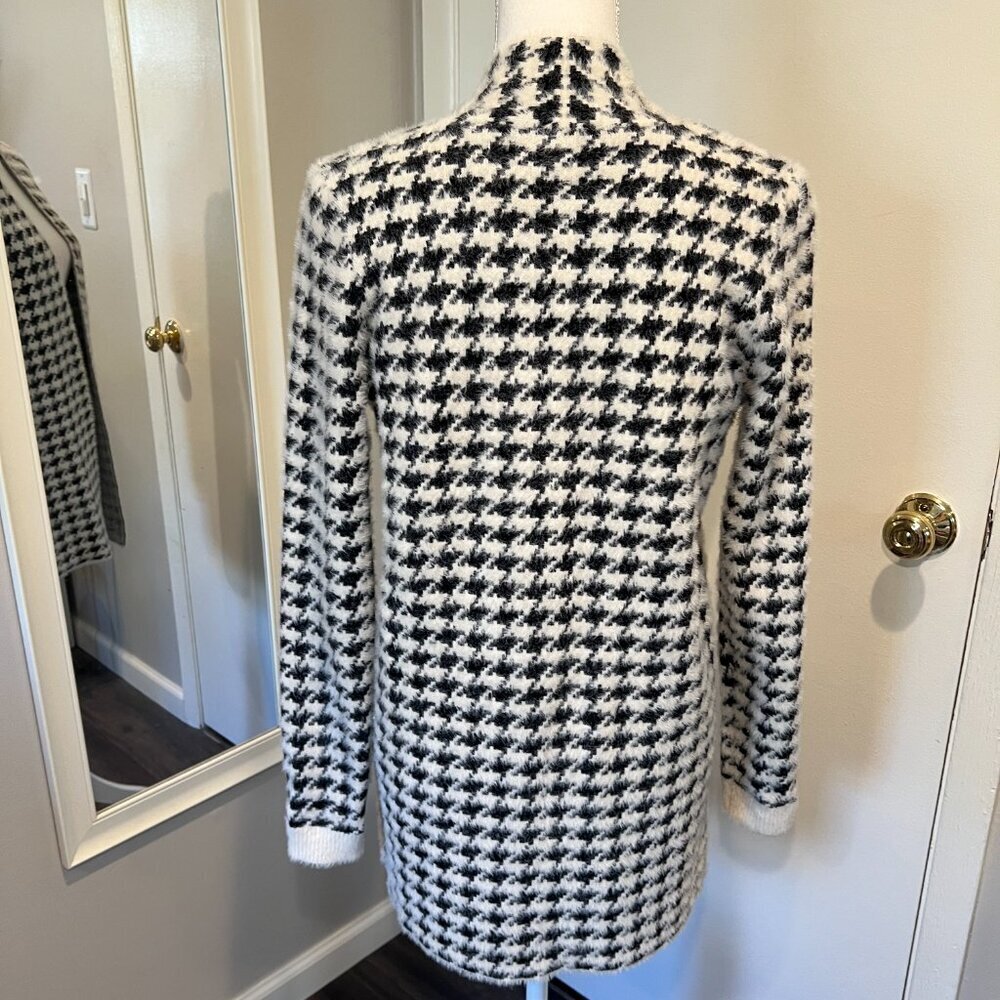 Cyrus Black & Cream Houndstooth Fuzzy Cardigan, Size Small - Picture 12 of 16
